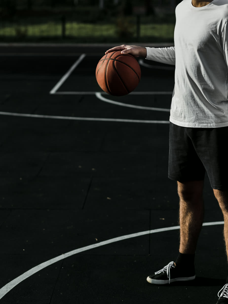 A player alone on an outdoor court